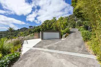 15 Piha Road, Piha