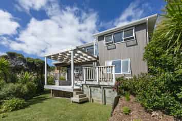 15 Piha Road, Piha