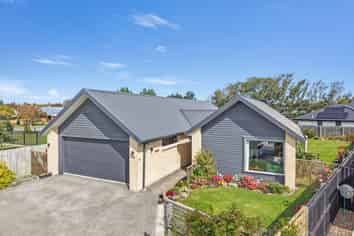 9 Minerva Crescent, Woodend