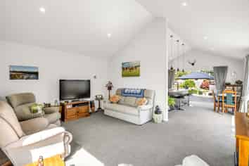 9 Minerva Crescent, Woodend