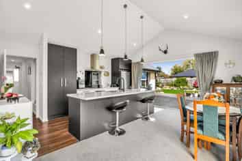 9 Minerva Crescent, Woodend