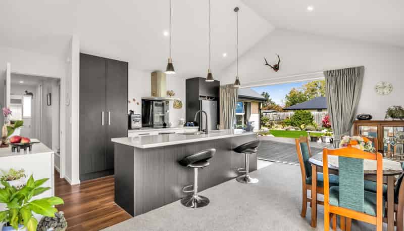 9 Minerva Crescent, Woodend