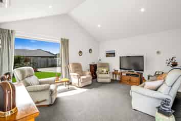 9 Minerva Crescent, Woodend