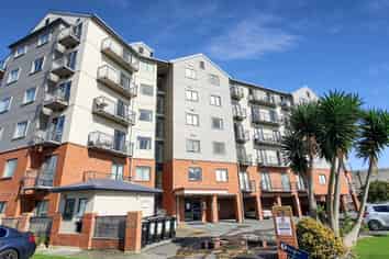 5A/17 Crown Lynn Place, New Lynn