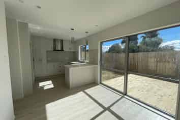 42 Tirimoana Road, Te Atatu South