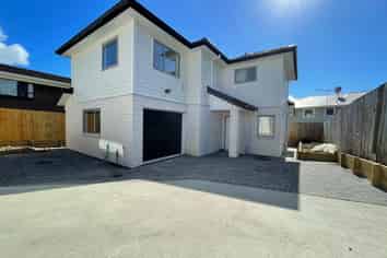 42 Tirimoana Road, Te Atatu South