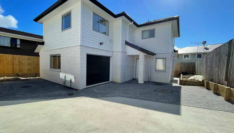 42 Tirimoana Road, Te Atatu South