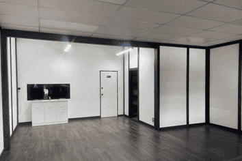 Tidy office/retail space for lease