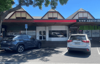 Tidy office/retail space for lease