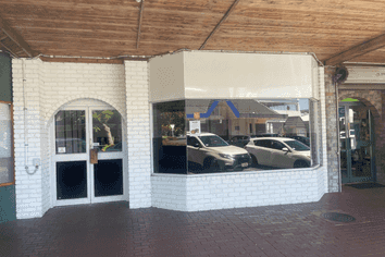 Tidy office/retail space for lease