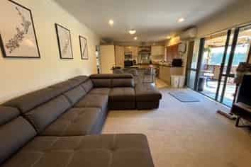 32 Topland Drive, Flat Bush