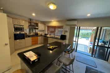 32 Topland Drive, Flat Bush