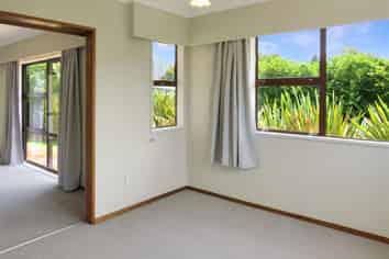  9 Robinson Avenue, Holdens Bay