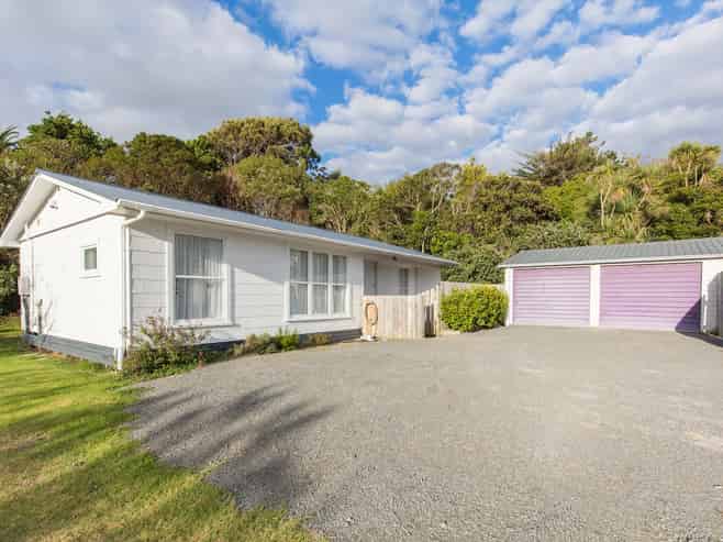 856 Hokio Beach Road, Hokio Beach