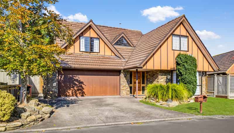 6 Huntington Lane, West End