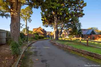 6 Huntington Lane, West End