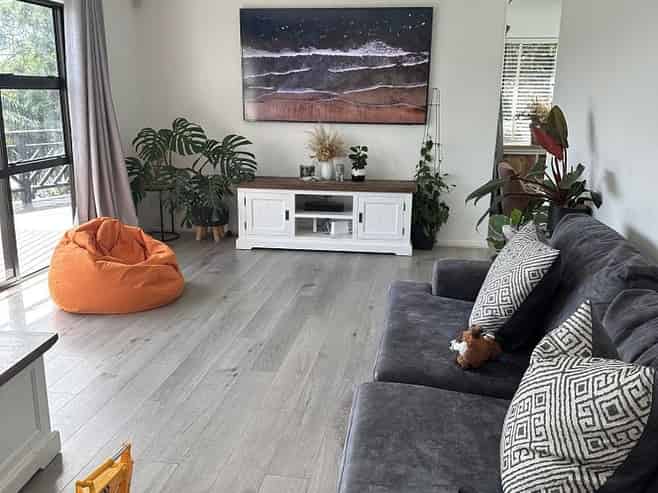 27A Downing Street, Glenfield