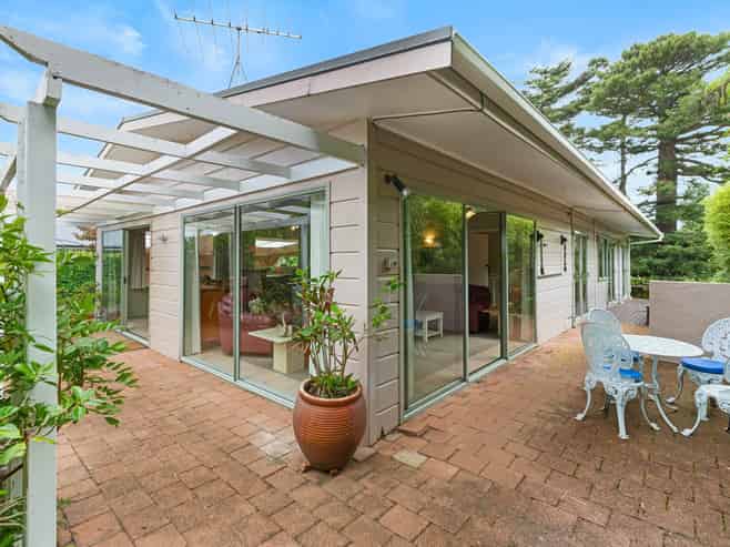 50 Marine Parade, Mellons Bay