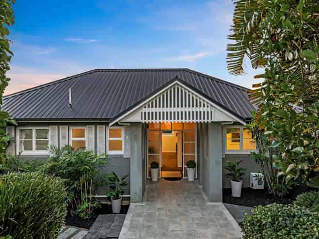 8 Robley Crescent, Glendowie