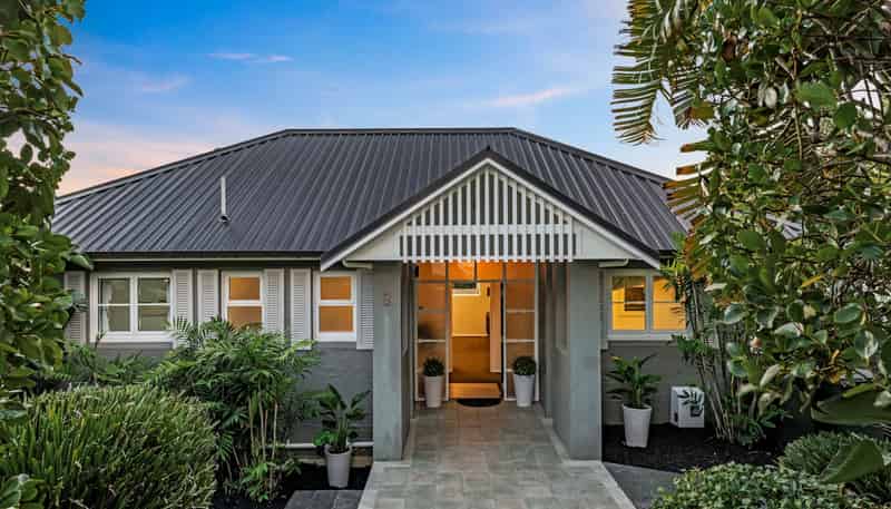 8 Robley Crescent, Glendowie