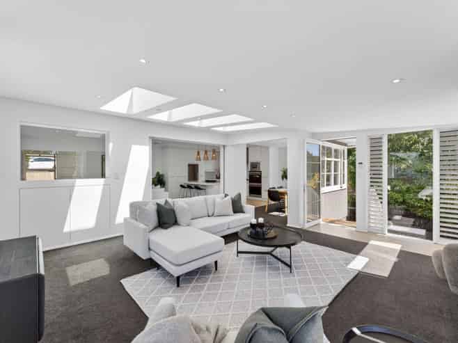 8 Robley Crescent, Glendowie