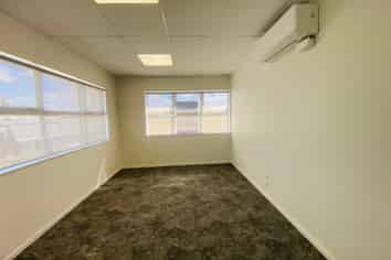 Modern Refurbished Space Near Lincoln Road