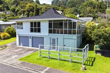 104 Regent Heights, Thames