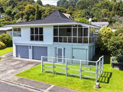 104 Regent Heights, Thames