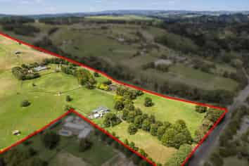 1021 Peak Road, Helensville