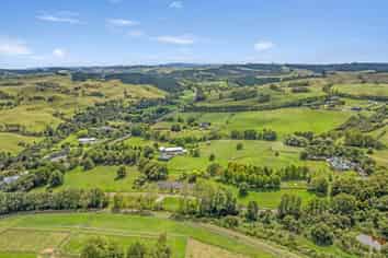 1021 Peak Road, Helensville