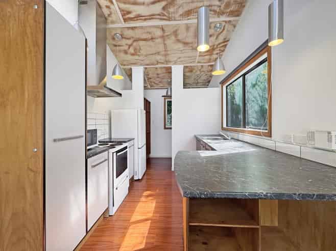 6B Rewa Terrace, Tawa