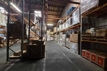 Execellent Terms 370m2 Warehouse