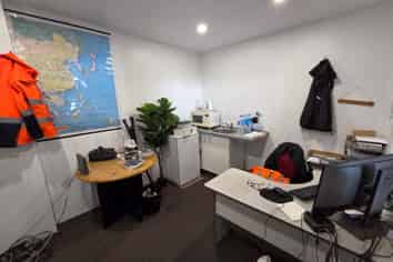 Execellent Terms 370m2 Warehouse