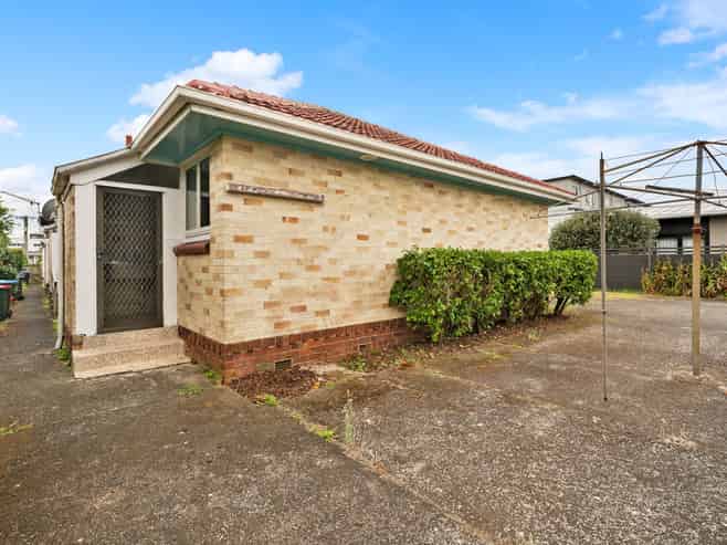 4/4 Erson Avenue, Royal Oak