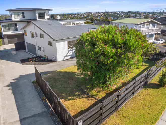 85 Pupuke Road, Northcote