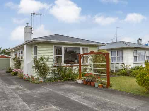 11 Karaka Crescent, Levin