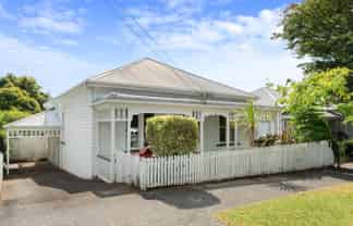 17 Seccombes Road, Epsom