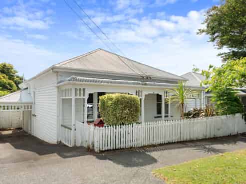 17 Seccombes Road, Epsom