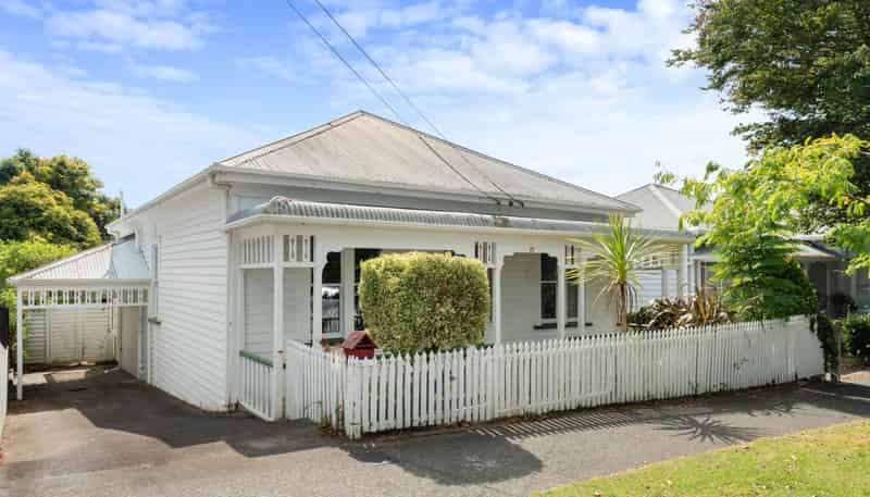 17 Seccombes Road, Epsom