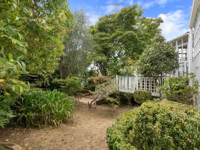 17 Seccombes Road, Epsom