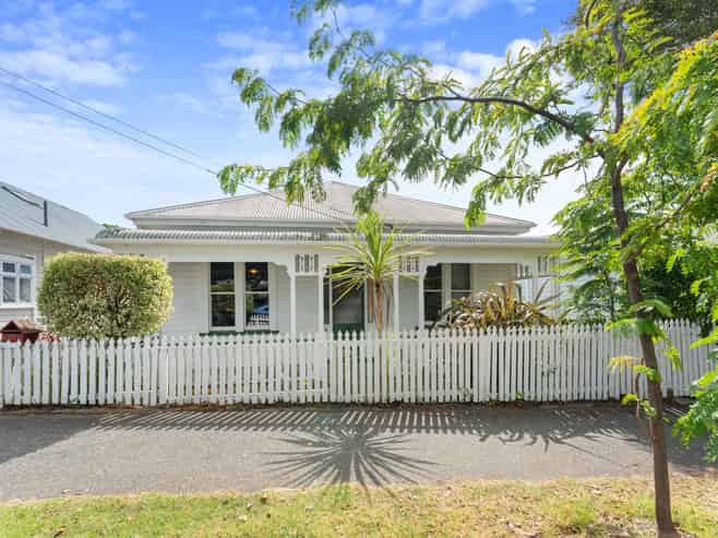 17 Seccombes Road, Epsom