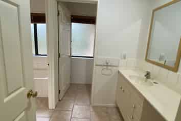 94 Landing Drive, Albany