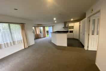 94 Landing Drive, Albany