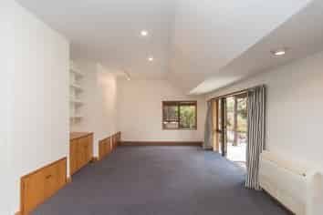 B/15 Kitchener Square, Highfield