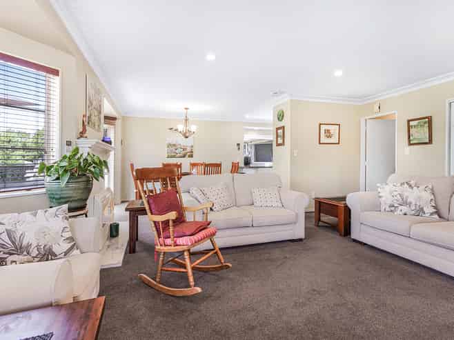 8 Perindale Drive, Chartwell