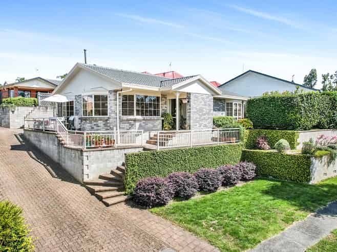 8 Perindale Drive, Chartwell