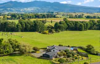 4 Old School Road, Ngahinapouri