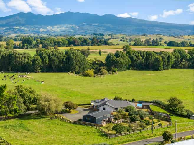 4 Old School Road, Ngahinapouri