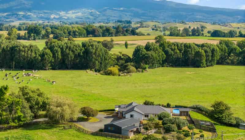 4 Old School Road, Ngahinapouri