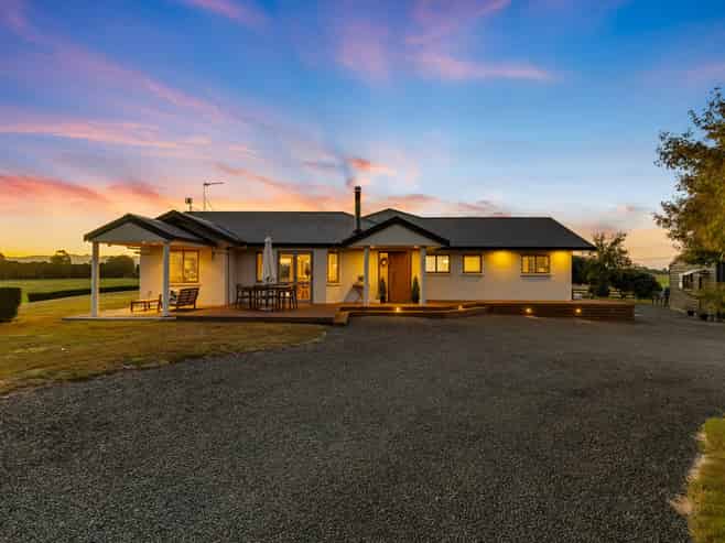 4 Old School Road, Ngahinapouri